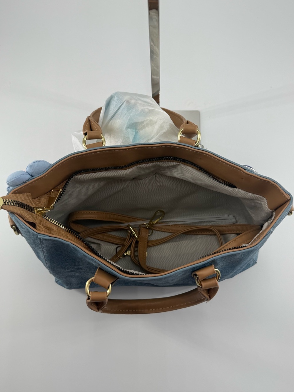 Labubu big into energy small charm hand bag. - Picture 3 of 3
